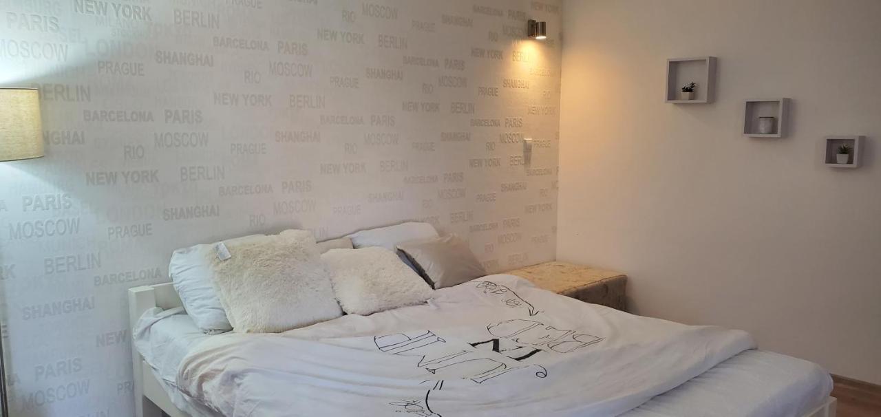 Ferienwohnung Sleep And Drive White Sarajevo Exterior foto